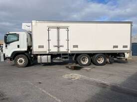 2008 Isuzu FVR 1000 Long Refrigerated Pantech (Day Cab) - picture2' - Click to enlarge