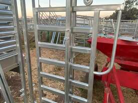 Cattle Crush Backing Gate (New Un-used) - picture3' - Click to enlarge