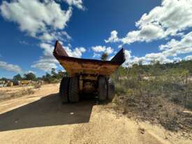 Komatsu HD 325-3 Dump Truck - picture0' - Click to enlarge