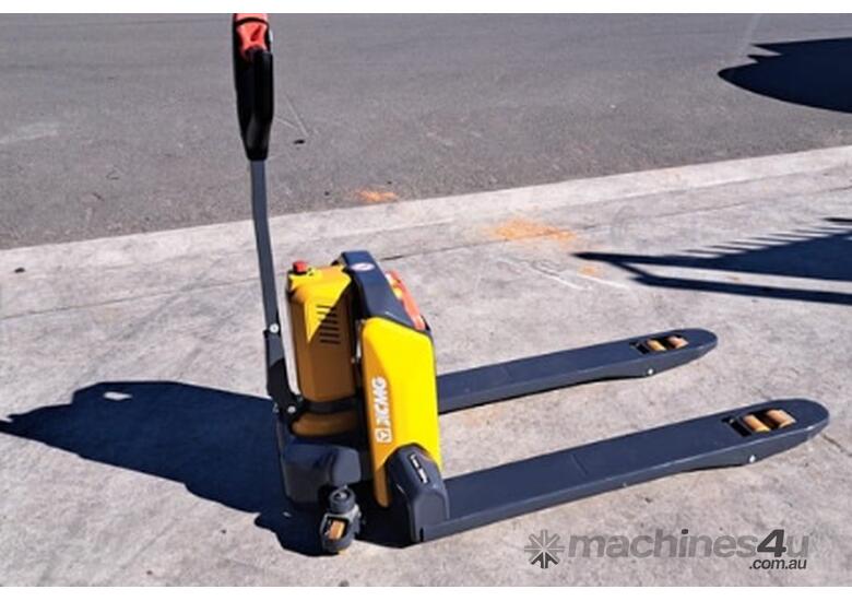 caption XCMG 2T Pallet Fork