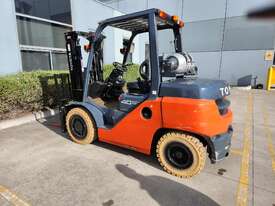 4T Toyota Forklift almost brand new! - picture1' - Click to enlarge