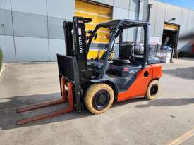 4T Toyota Forklift almost brand new! - picture2' - Click to enlarge