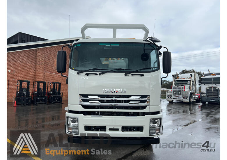 caption 2024 Isuzu FYH300/350 18000L Water Truck