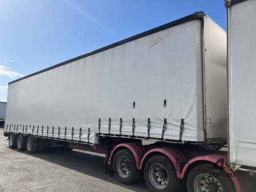 2004 Barker Heavy Duty Tri Axle 45ft Tri Axle Drop Deck Curtainsider B Trailer