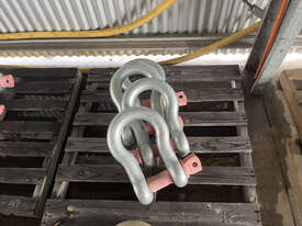 Qty of 4 x WLL85T Bow Shackles - picture0' - Click to enlarge