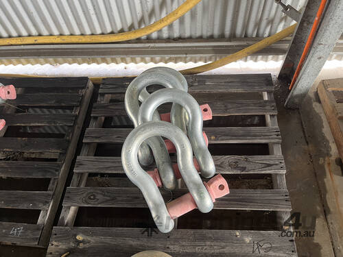 Qty of 4 x WLL85T Bow Shackles