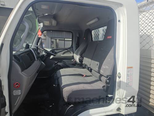 2021 Mitsubishi Canter Fuso  4x2 Tray Truck