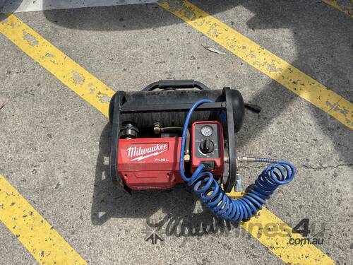 Milwaukee M18 FAC Air Compressor