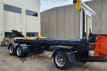 Hooklift Dog Trailer Efficient Bin Transport and Handling Solution!