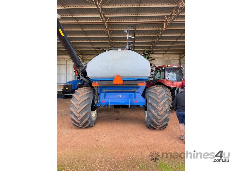 caption 2006 NEW HOLLAND SC380 TBH AIR-SEEDER BIN
