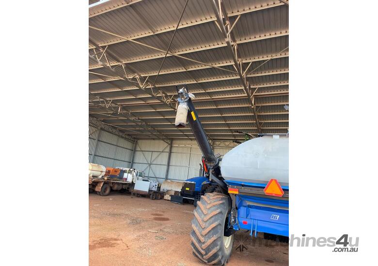 caption 2006 NEW HOLLAND SC380 TBH AIR-SEEDER BIN