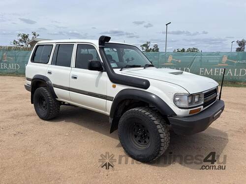caption 1994 TOYOTA LANDCRUISER GXL WAGON