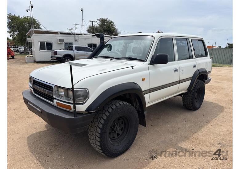 caption 1994 TOYOTA LANDCRUISER GXL WAGON