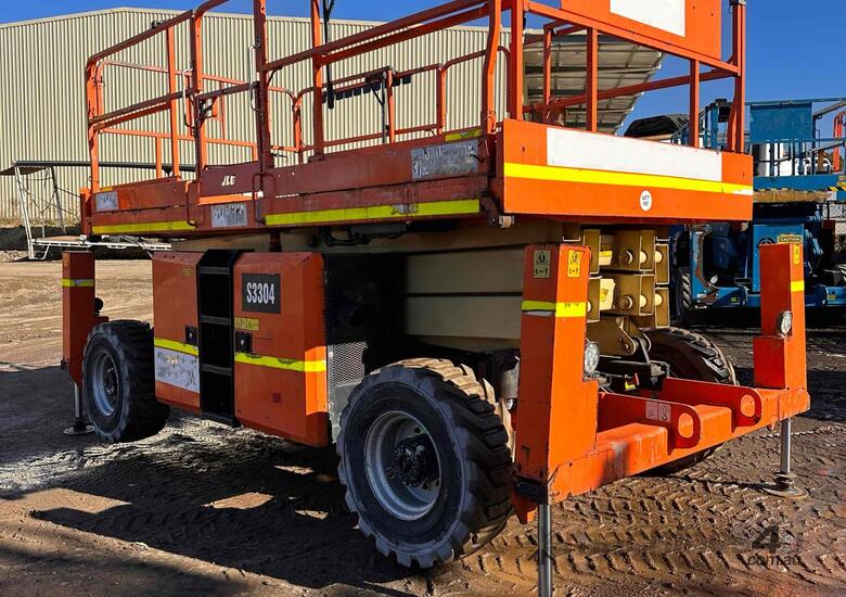 2018 JLG 330LRT Rough Terrain Scissor Lift - 2018 image 3