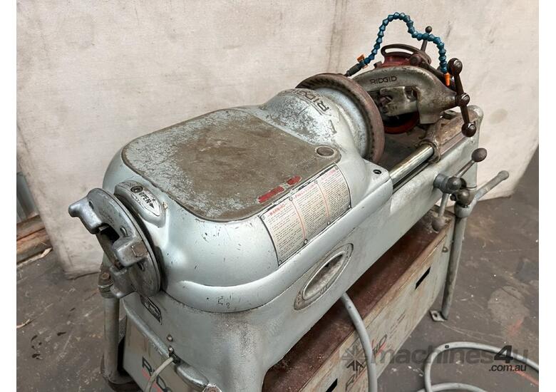 Ridgid 535 Pipe Threader with good selection of dies