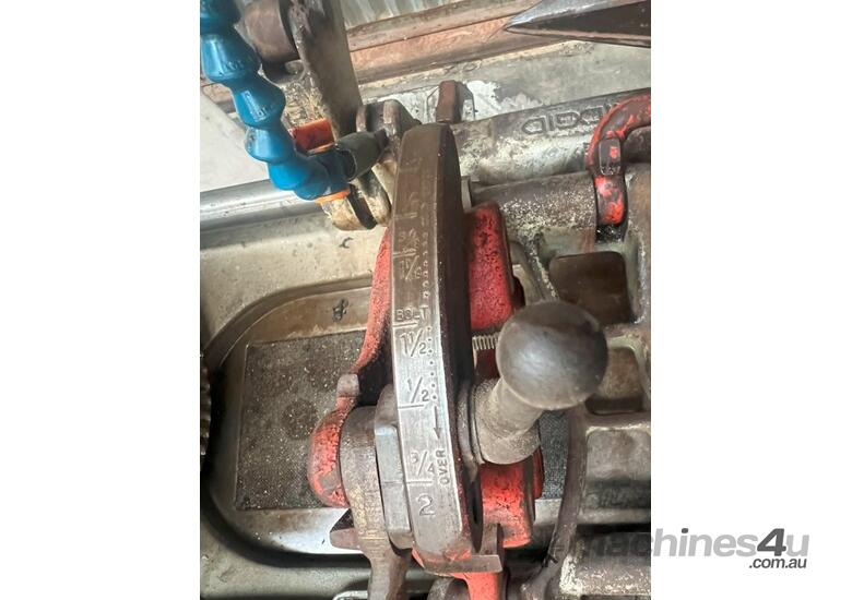 Ridgid 535 Pipe Threader with good selection of dies