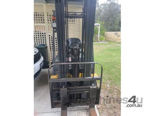 caption FORKLIFT WELL MAINTAINED NO LONGER NEEDED HZ 1.8 Tonne Forklift Side Shift LPG Solid Tyres