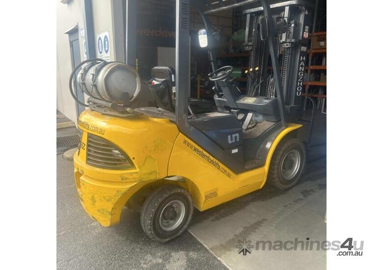 caption FORKLIFT WELL MAINTAINED NO LONGER NEEDED HZ 1.8 Tonne Forklift Side Shift LPG Solid Tyres