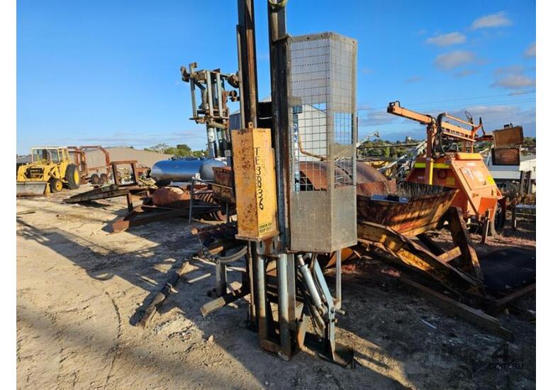 caption Lyco Hydraulic Post Driver with Hydraulic Sideshift and Hydraulic Auger