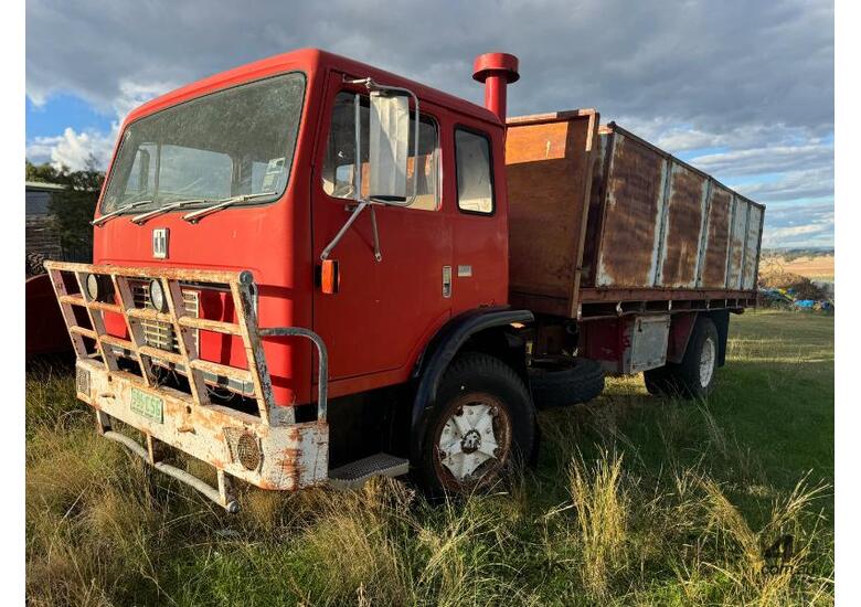 caption Acco 1830A, 18ft Tipper tray