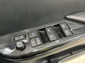 2017 Toyota Hilux SR5 4x4 Dual Cab Utility (Diesel) (Manual) - picture0' - Click to enlarge