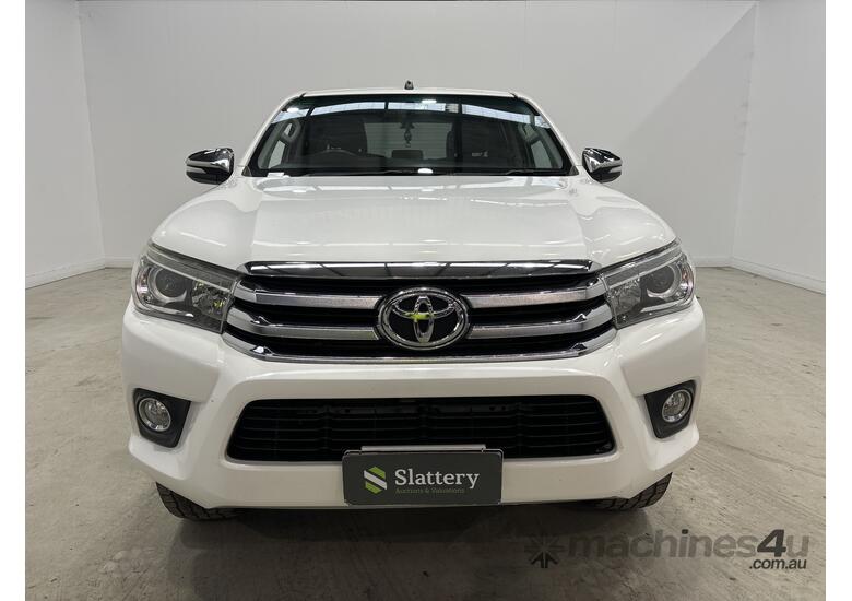 caption 2017 Toyota Hilux SR5 4x4 Dual Cab Utility (Diesel) (Manual)