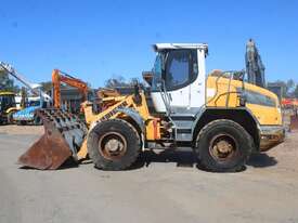 2011 Liebherr L524 - picture0' - Click to enlarge