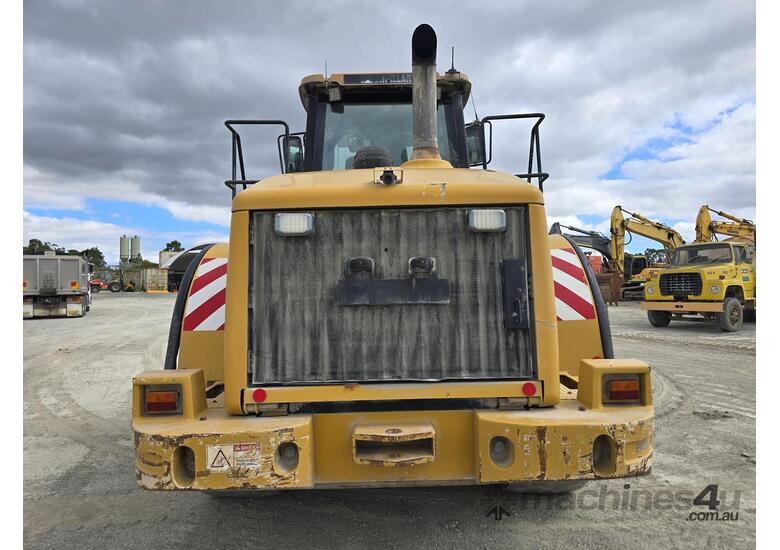 caption 2010 Caterpillar 950H