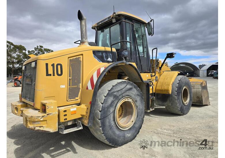 caption 2010 Caterpillar 950H