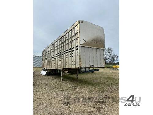 SHANKS 2 DECK ALUMINIUM CATTLE CRATE.