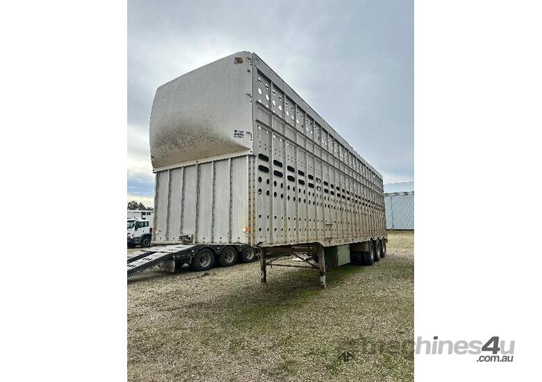 caption SHANKS 2 DECK ALUMINIUM CATTLE CRATE.