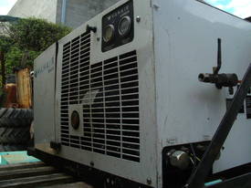 90cfm PTO hydralic powered , 200hrs - picture0' - Click to enlarge
