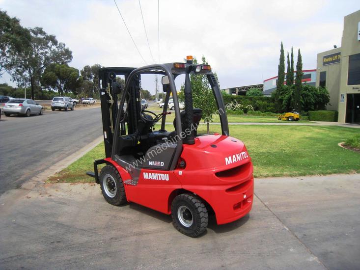 caption Manitou MI25D Forklift