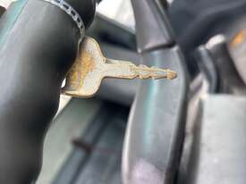 1998 Isuzu NPR300 Table Top - picture0' - Click to enlarge