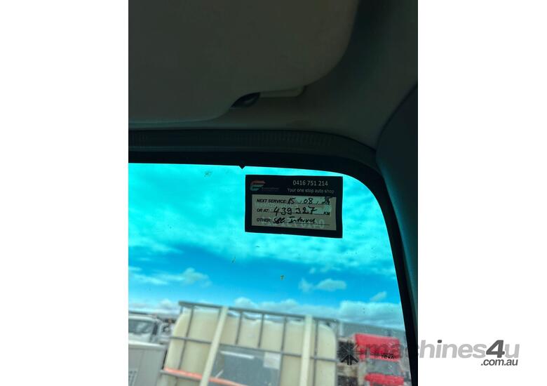 caption 1998 Isuzu NPR300 Table Top