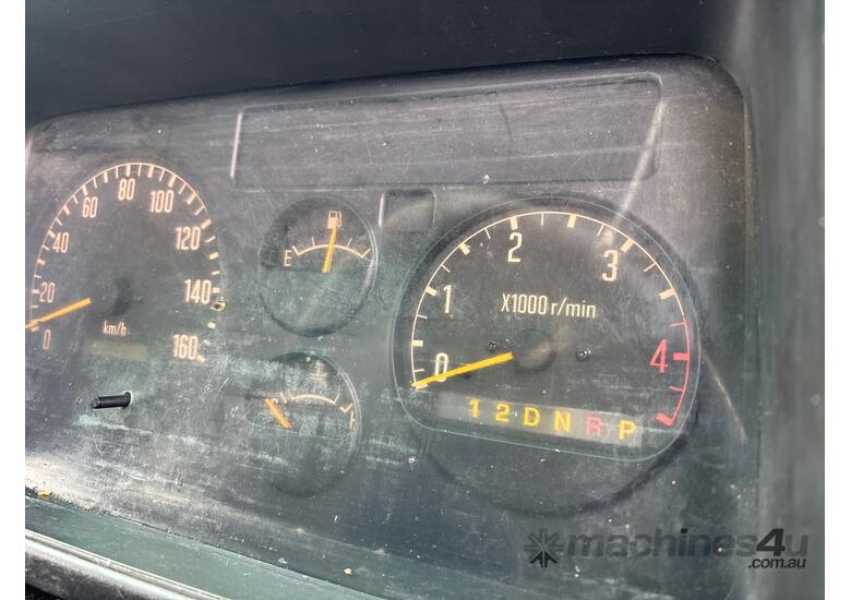 caption 1998 Isuzu NPR300 Table Top