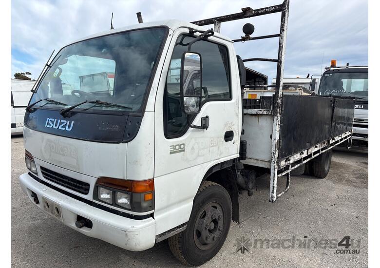 caption 1998 Isuzu NPR300 Table Top