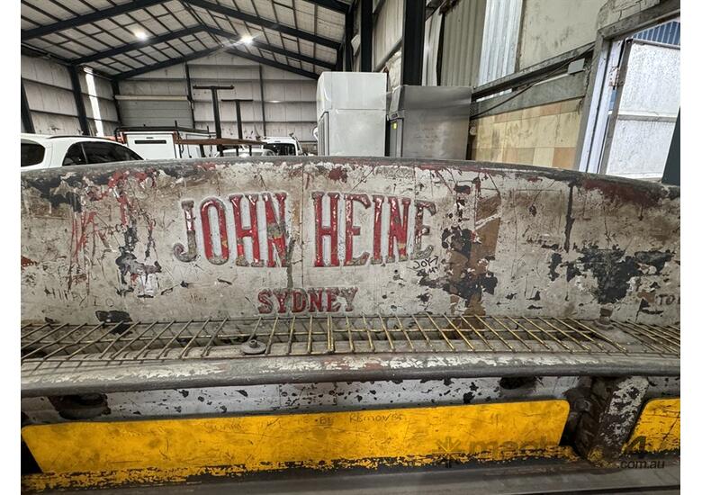 caption JOHN HEINE Metal Guillotine