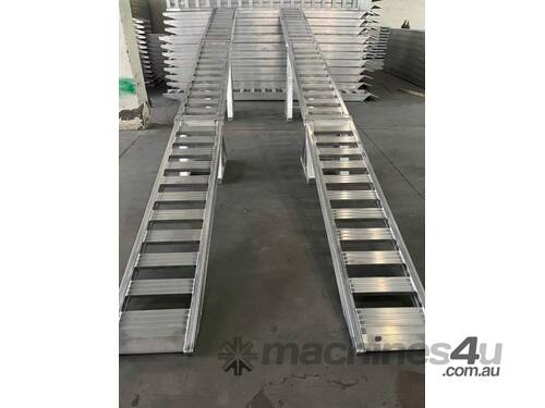 9m 8Tonne Center Supported Loading Ramps