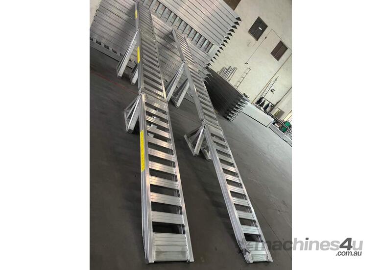9m 8Tonne Center Supported Loading Ramps