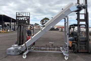 Cleated Elevating Conveyor