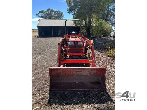 Kubota B2710 Tractor