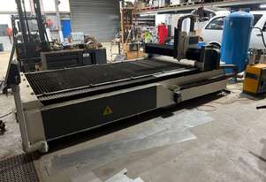 Industrial Fiber Laser Cutting Machine 2kW 15253000mm