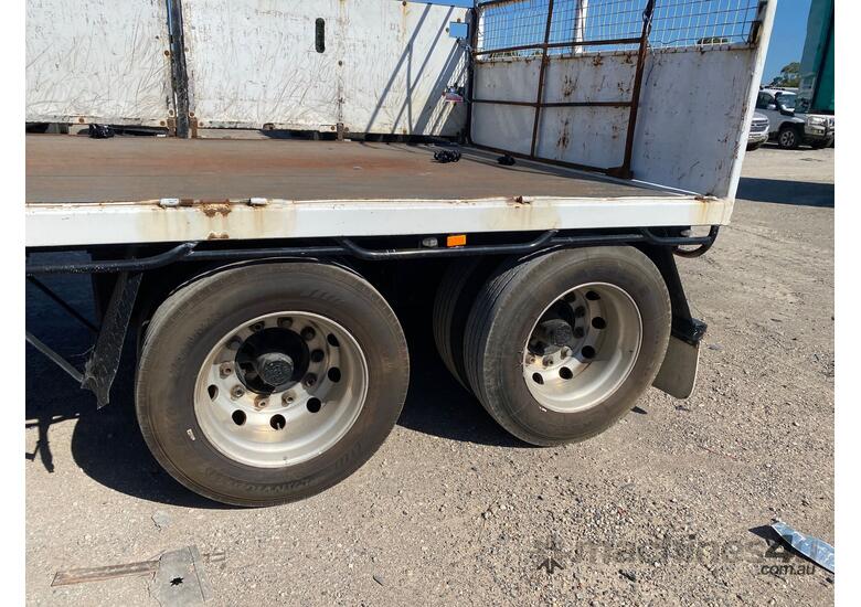 2003 Muscat MT210 Tri Axle Dog Trailer