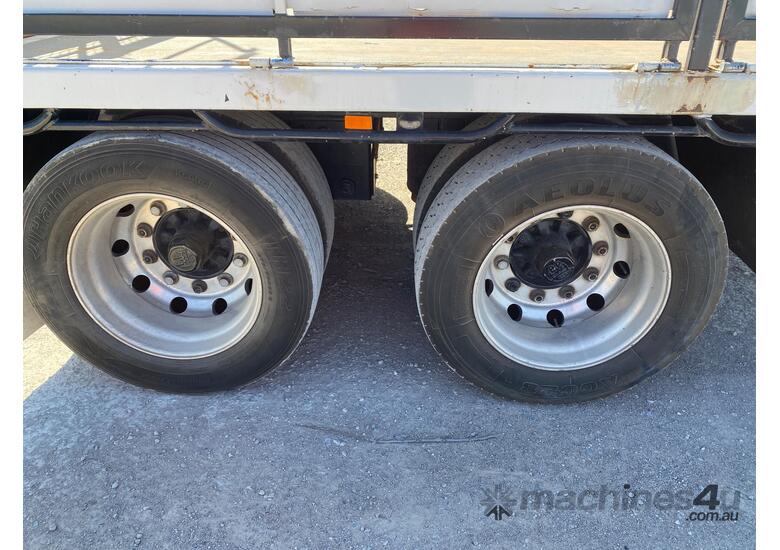 2003 Muscat MT210 Tri Axle Dog Trailer