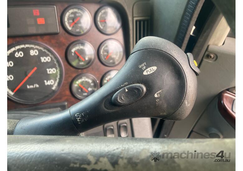 2004 Freightliner FLX C120 6x4 Sleeper Cab Prime Mover