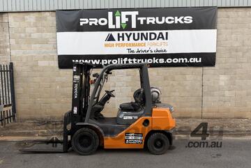 Toyota 2.5T 4700mm 3 Stage Forklift Refurbished
