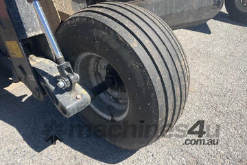 Macdon   R216 SP Windrower