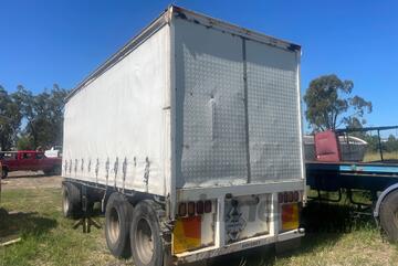 2002 Vawdrey VBD3 Tri Axle Curtainsider Dog Trailer