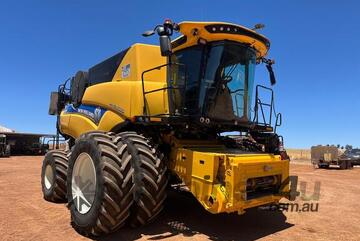 2020 New Holland CR8.90 Combines